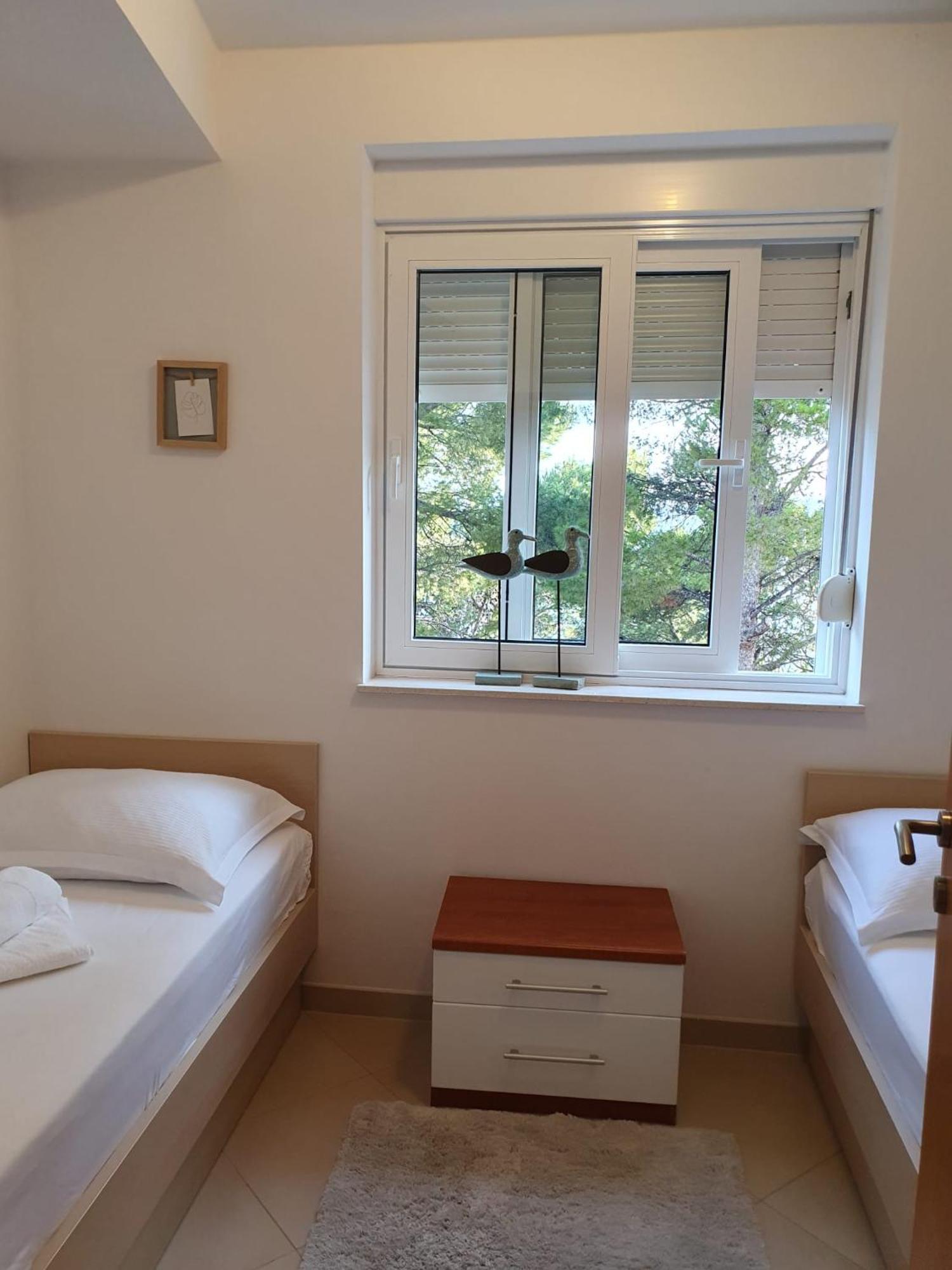 Inas Place Baška Voda Exteriör bild